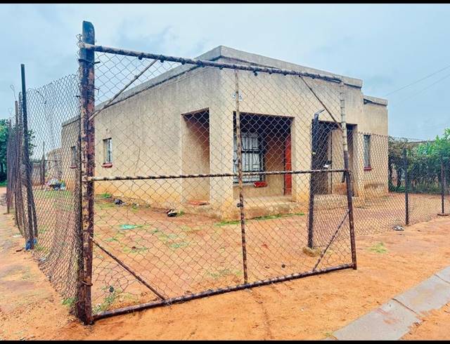3 BEDROOM HOUSE FOR SALE IN SIMUNYE